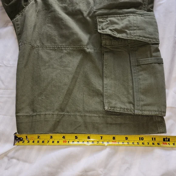 Eddie Bauer Ultimate Green Cargo Shorts Men's Size 36 NWT!!! - Picture 10 of 10